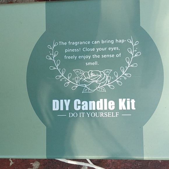 DIY Candle Kit - Picture 1 of 2